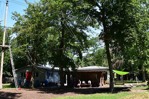 Kletterpark und Unterkünfte Kletterpark und Unterkünfte